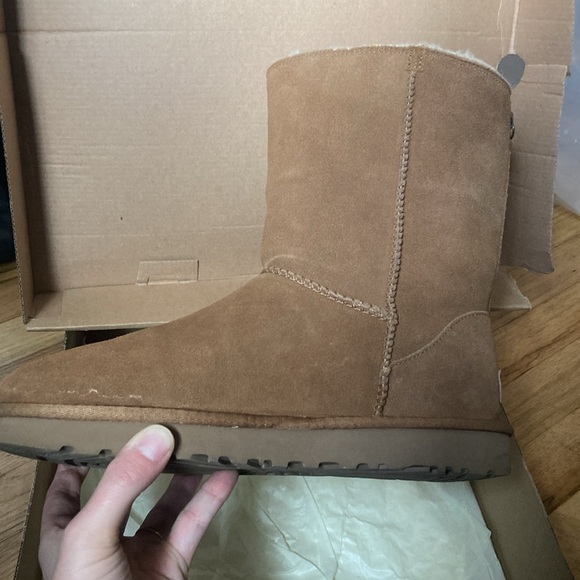 Good used condition UGG Classic Short - Picture 7 of 10